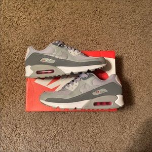 Air Max 90 Light Smoke Grey Red Size 10